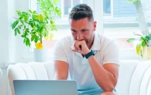 Vom Finanzberater zum digitalen Unternehmer: Wie Philipp Flade seine Branche verändert